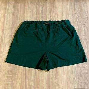 BANANA REPUBLIC Shorts | Size M | Dark Green w/ Pockets